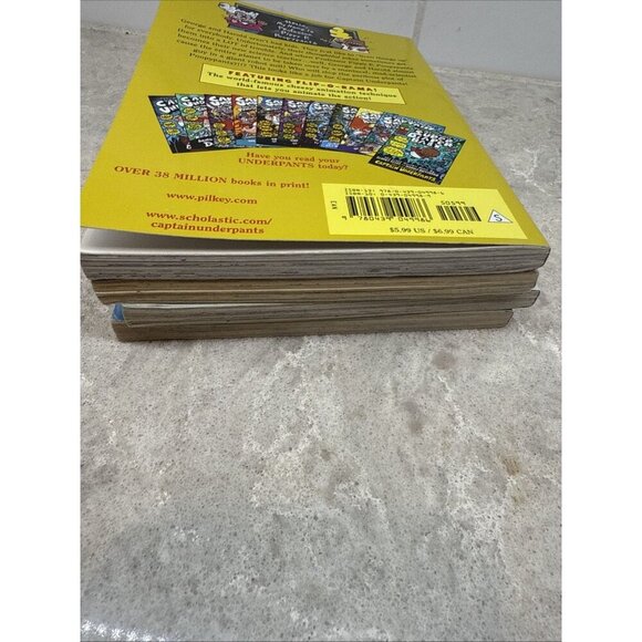 Captain Underpants paperback book. Lot of 4 various. Pre-owned. - Picture 9 of 11